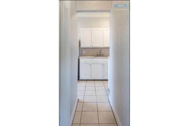 $1195 : 43rd Place Apartments image 4