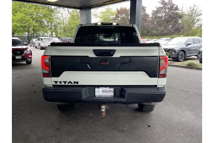 Nissan Titan 2021 4x4 PRO-4X image 6