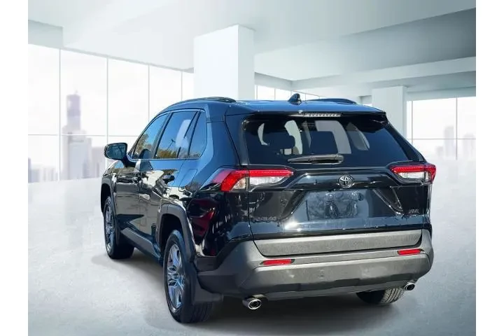 $29999 : Toyota RAV4 2024 AWD XLE 4dr image 4