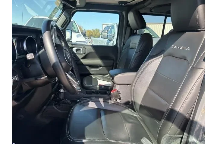 $31700 : Jeep Wrangler Unlimited 2021 image 2