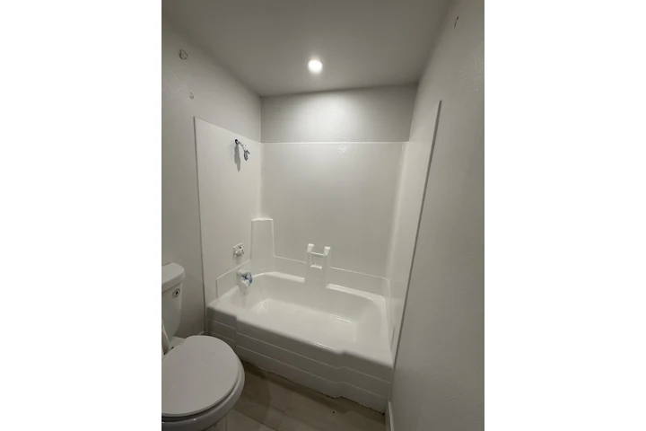 Reglazing bathtub & tile image 6