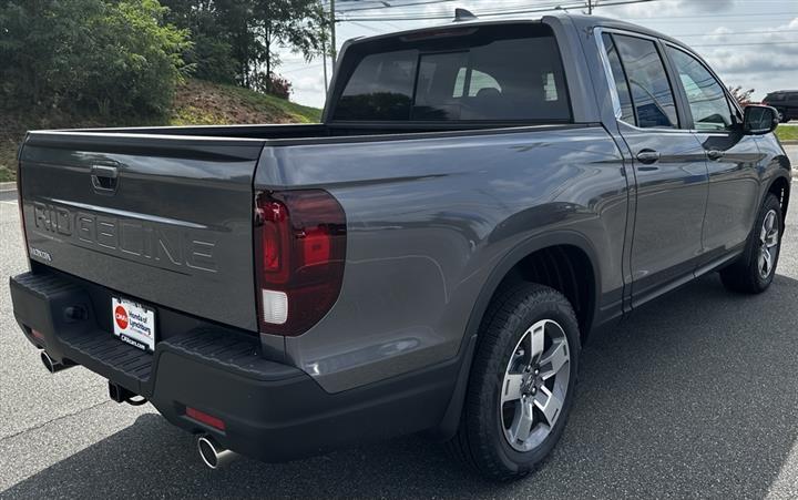 $41627 : PRE-OWNED 2024 HONDA RIDGELIN image 5