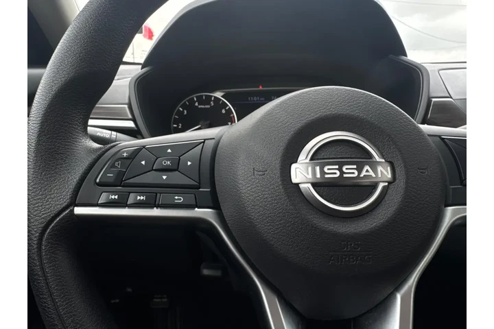 2024 Altima 2.5 SV image 9