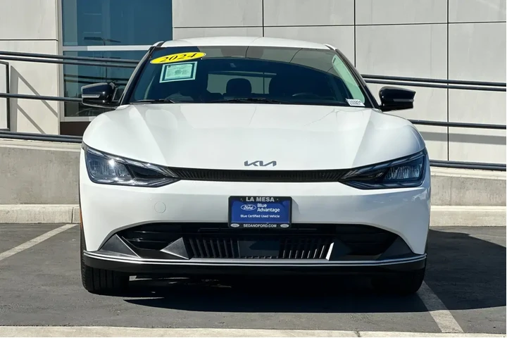 $25800 : Kia EV6 2024 Light 4dr Cross image 8
