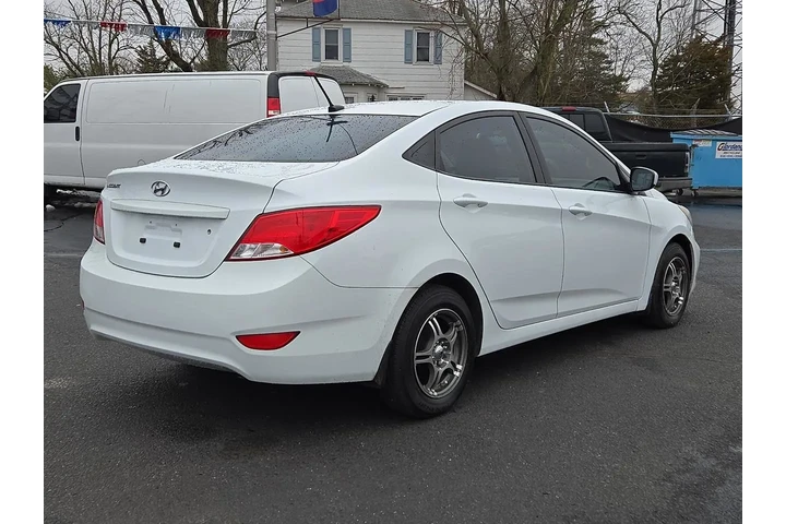 2016 Accent SE 4-Door 6A image 6