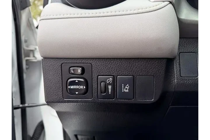 $17997 : Toyota RAV4 2017 XLE 4dr SUV image 8