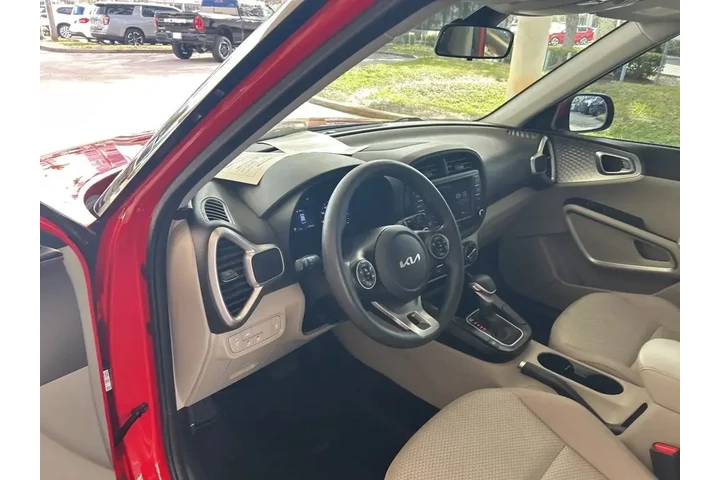 $8951 : Kia Soul 2022 S 4dr Crossove image 6