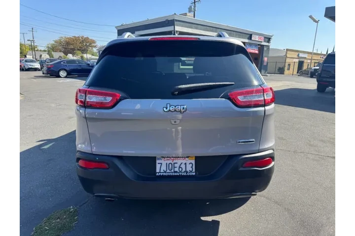 $7998 : 2015 Cherokee Latitude image 7