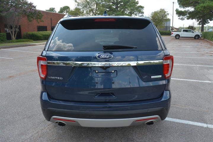 2017 Explorer Limited image 8