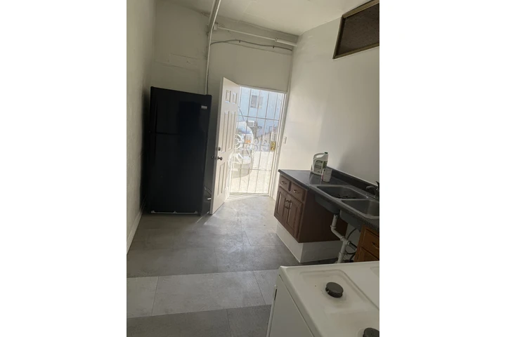 $1000 : Renta cuarto image 4