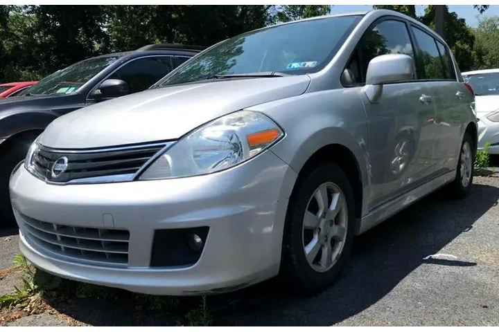 $4999 : 2010 Versa image 2
