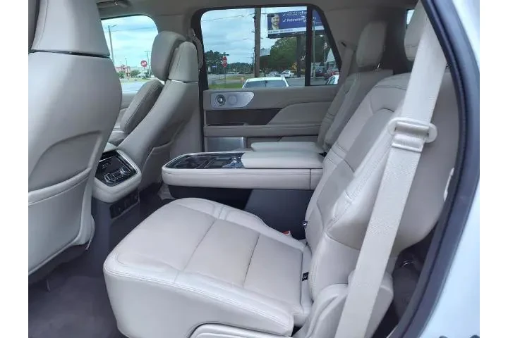 $39143 : Lincoln Navigator 2020 4x4 R image 10