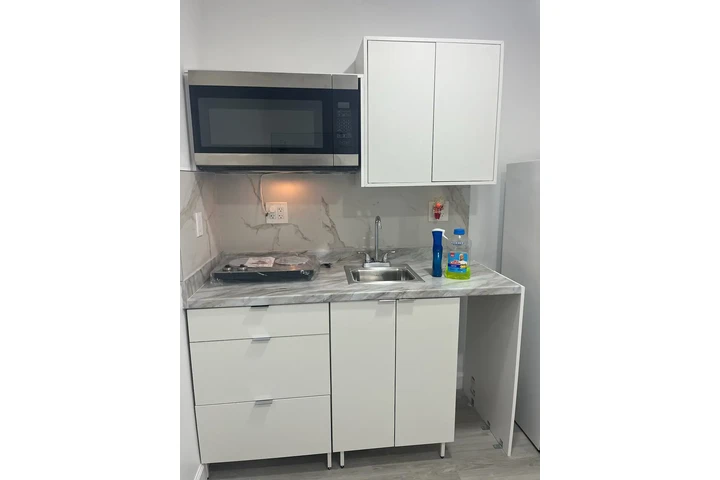 $1200 : Kendall Efficient for Rent image 4