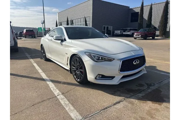 $25322 : INFINITI Q60 2017 Red Sport image 3