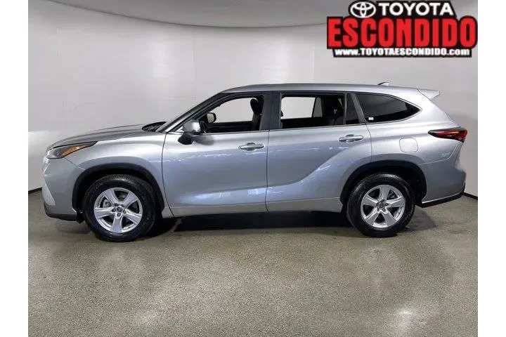 $39487 : Toyota Highlander 2025 LE 4d image 6