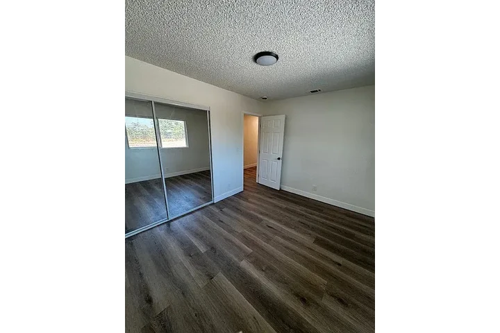 $900 : Beautiful Home...Fontana, CA image 4