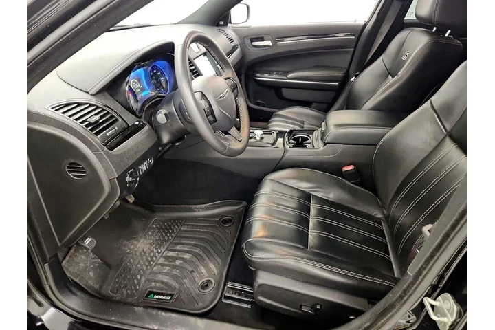 $27998 : Chrysler 300 2023 S V6 4dr S image 10