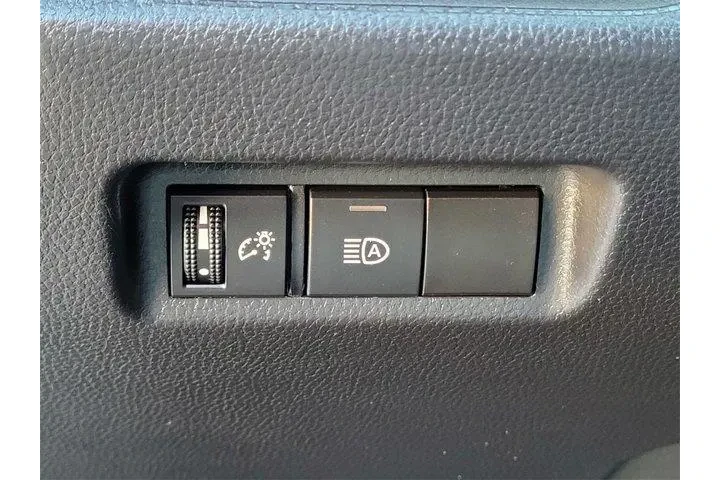 $24488 : Toyota RAV4 2021 AWD XLE 4dr image 9