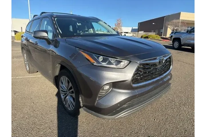 $38874 : Toyota Highlander 2023 L 4dr image 5