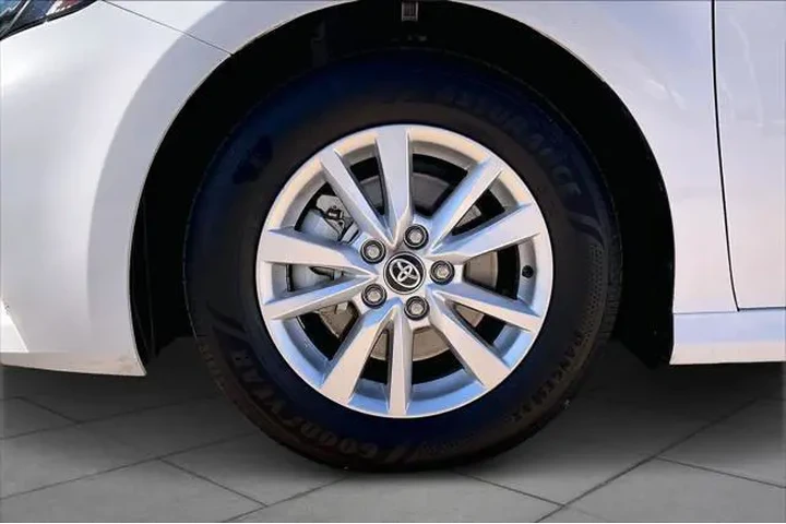 $26725 : Toyota Camry 2025 LE 4dr Sed image 8