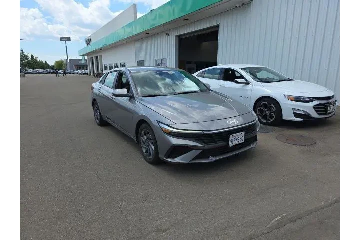 $20500 : Hyundai ELANTRA 2024 SEL 4dr image 2