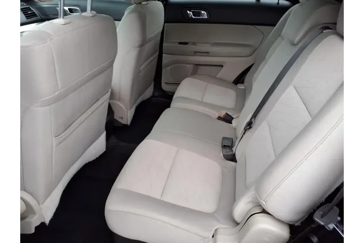 $15990 : Ford Explorer 2013 AWD Base image 8