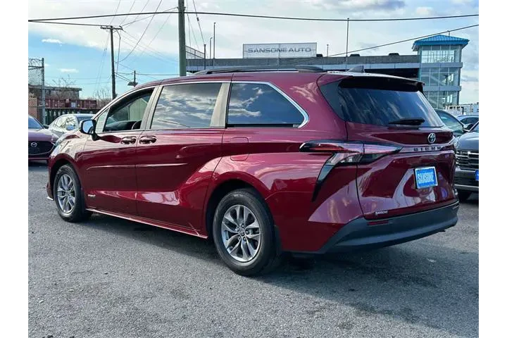 $32959 : Toyota Sienna 2021 LE 8-Pass image 4