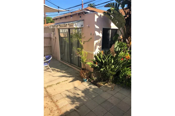 $1200 : Cozy 1-Bedroom and 1-Barhroom image 6