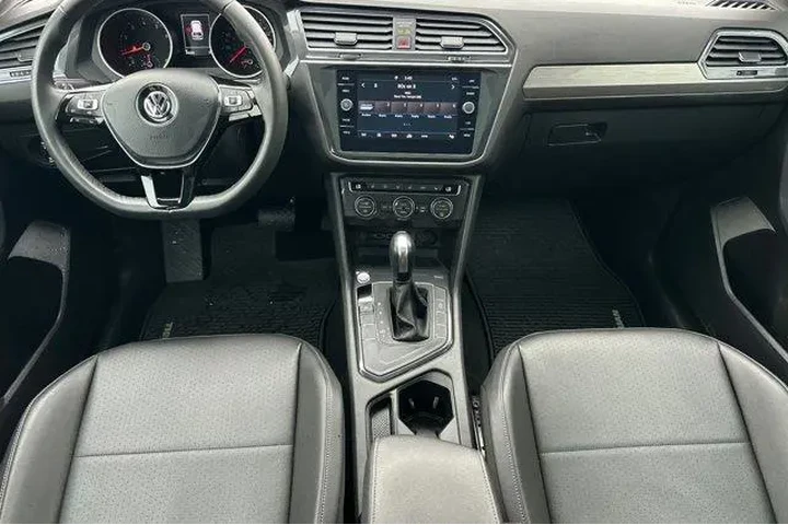$17900 : Volkswagen Tiguan 2020 SE 4d image 6