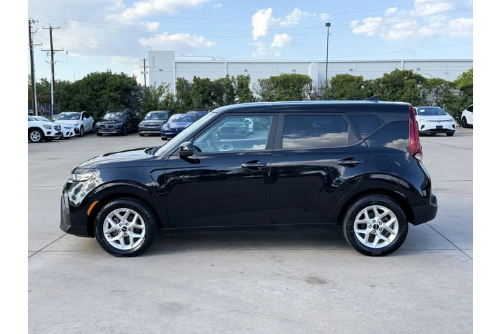 $17990 : 2022 Soul LX image 4