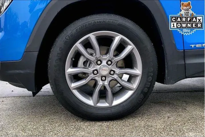 $23985 : GMC Terrain 2024 AWD SLT 4dr image 9