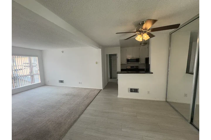 $1150 : Renta Depto 1Rec 1Baño + Park image 2