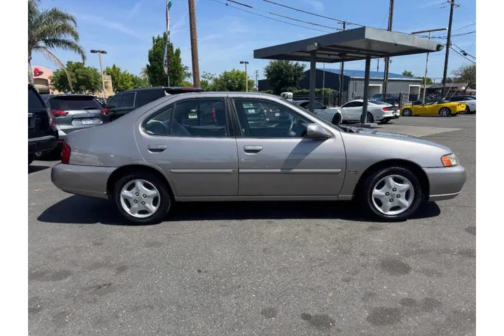 $5998 : 2001 Altima GLE image 9