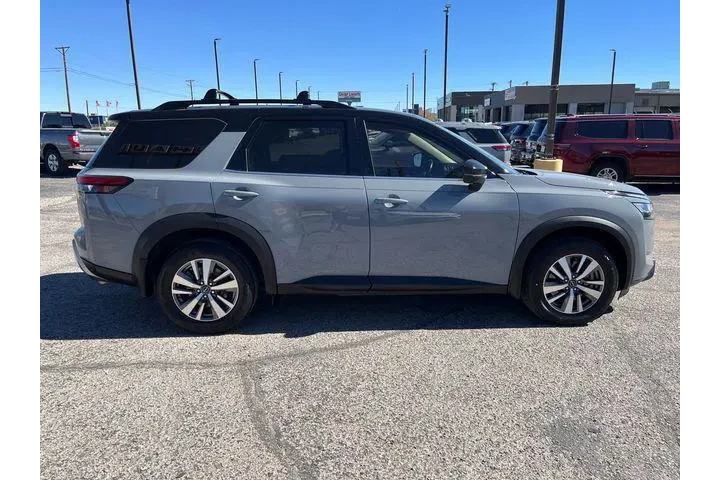 $32983 : Nissan Pathfinder 2023 SL 4d image 9
