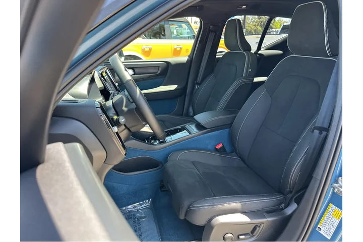 $29997 : 2023 XC40 Recharge Pure Elect image 9