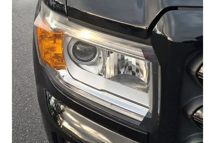 $27995 : GMC Canyon 2019 4x4 All Terr image 9