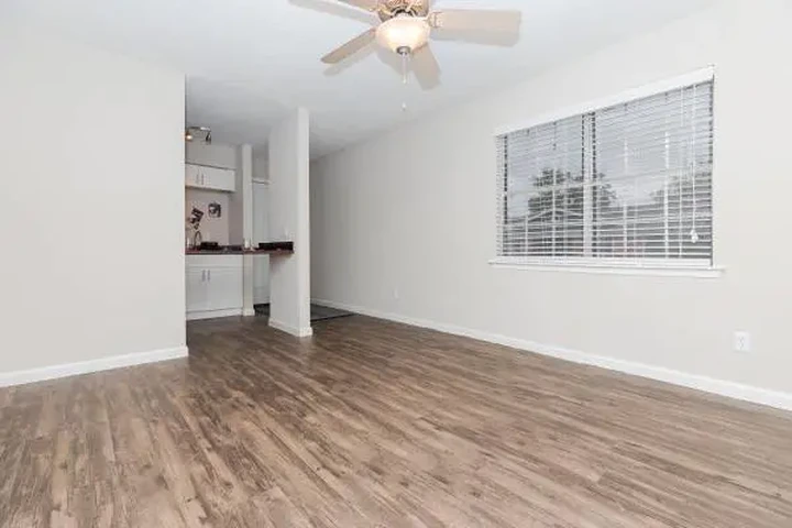 $1300 : A spacious 2 bed image 5