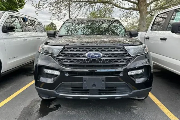 $25995 : Ford Explorer 2021 AWD XLT 4 image 2