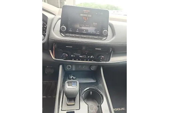 $18585 : Nissan Rogue 2021 SV 4dr Cro image 2