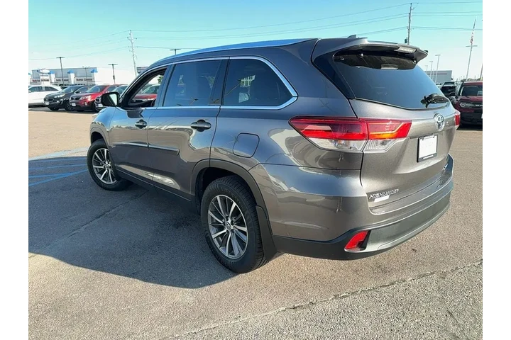 $29997 : 2019 Highlander SE image 6