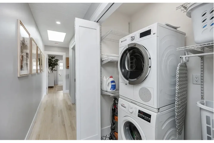 $1050 : beautifully Recently remodeled image 3