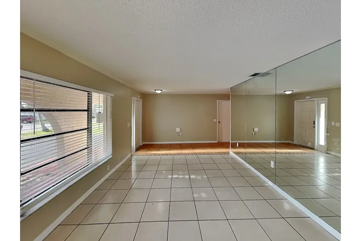 $2530 : 3 Bedroom house in Kendall image 7