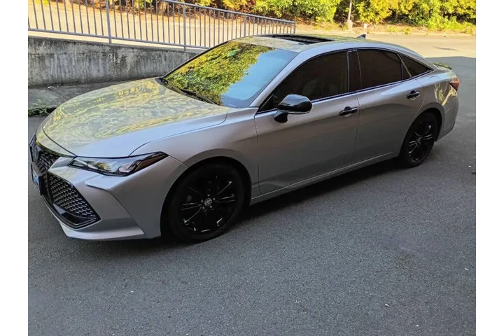 $29900 : 2022 Avalon Hybrid XSE Nights image 1