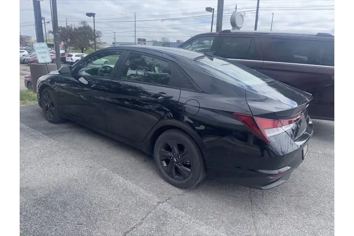 $19677 : Hyundai ELANTRA 2023 SEL 4dr image 2
