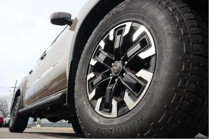 $34236 : Nissan Frontier 2023 4x4 PRO image 9