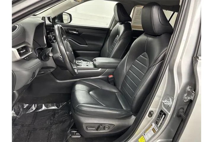 $31500 : Toyota Highlander 2023 L 4dr image 3