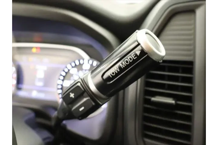 $34909 : Nissan Titan 2024 4x2 SV 4dr image 9