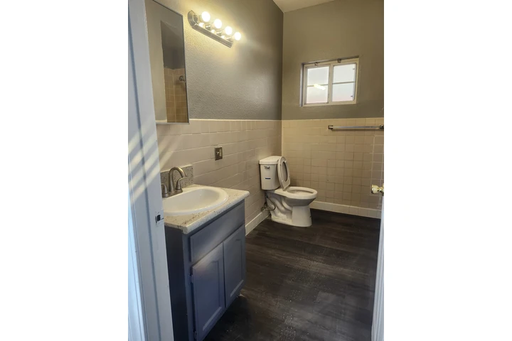 $3300 : SUR ESTE, ACEPTAMOS SECTION 8 image 3