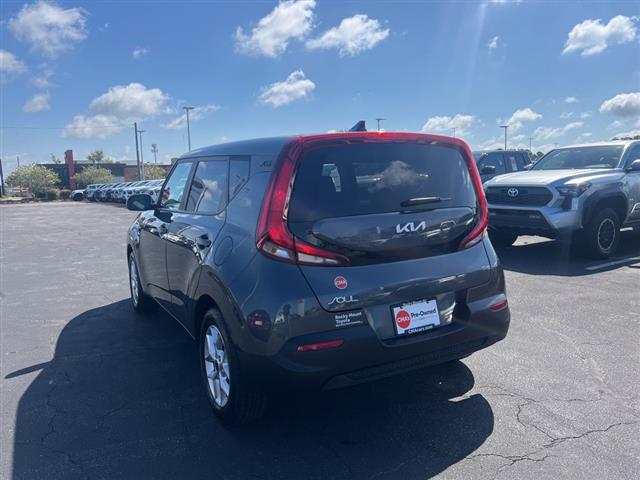 $17991 : PRE-OWNED 2022 KIA SOUL LX image 5