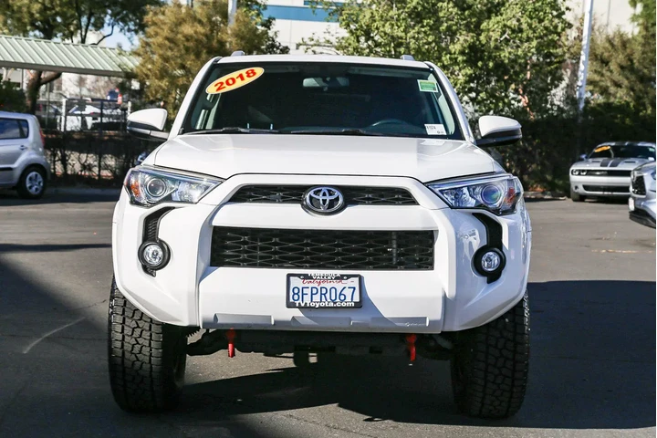 $29748 : Toyota 4Runner 2018 4x4 SR5 image 2